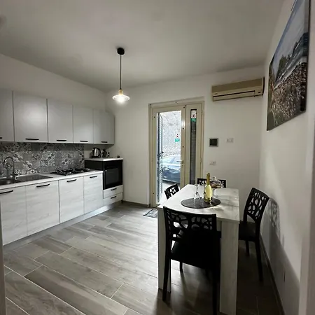 Taormina Beach Apartment 公寓 *
